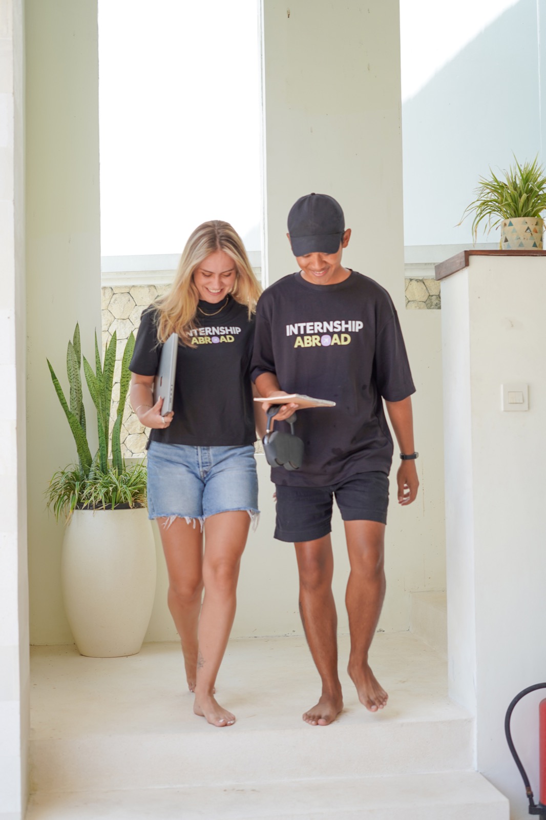 L'équipe Internship Abroad. De vraies personnes sur place